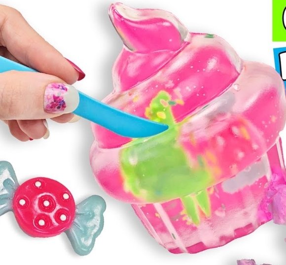 Jiggle Digs Surprise Squishy - Picture 2 of 2